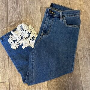 Venus Fame Women's Lace Crochet Hem Denim Stretch Jean Capri Pant Size 10 30"